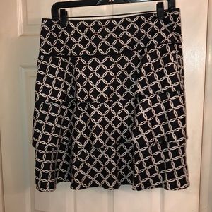 White House Black Market- blk &wh print skirt